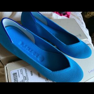 100% authentic ROTHY’S “the flat” in peacock